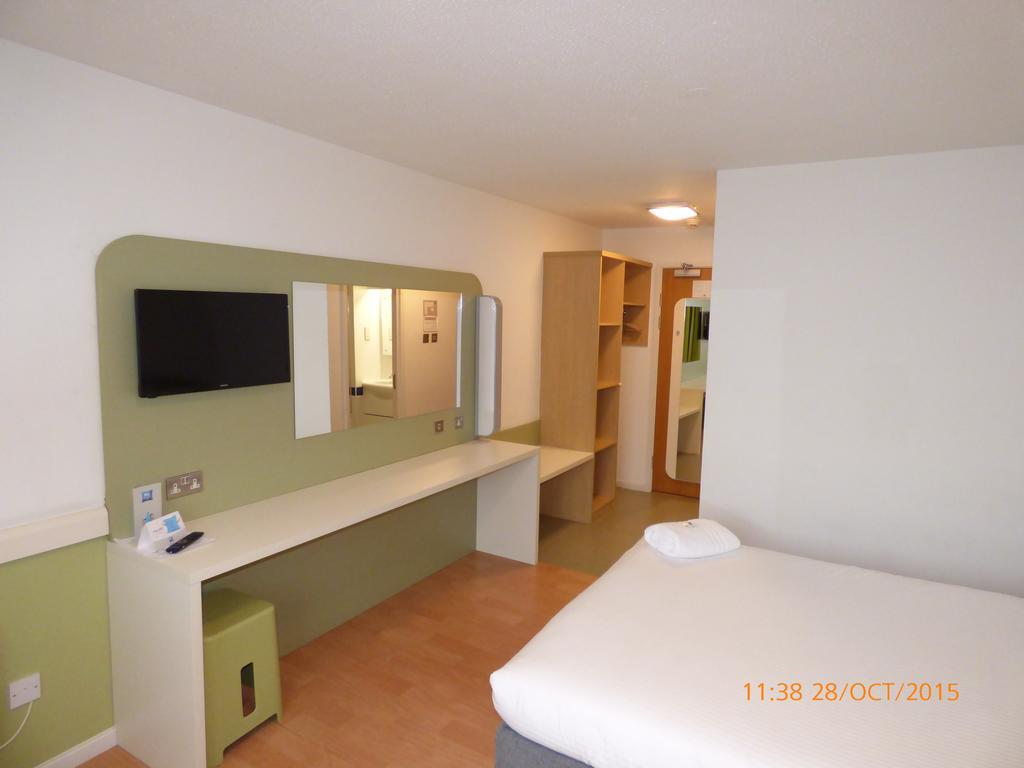 Warrington Motel, J20 M6 Lymm Services Exteriér fotografie