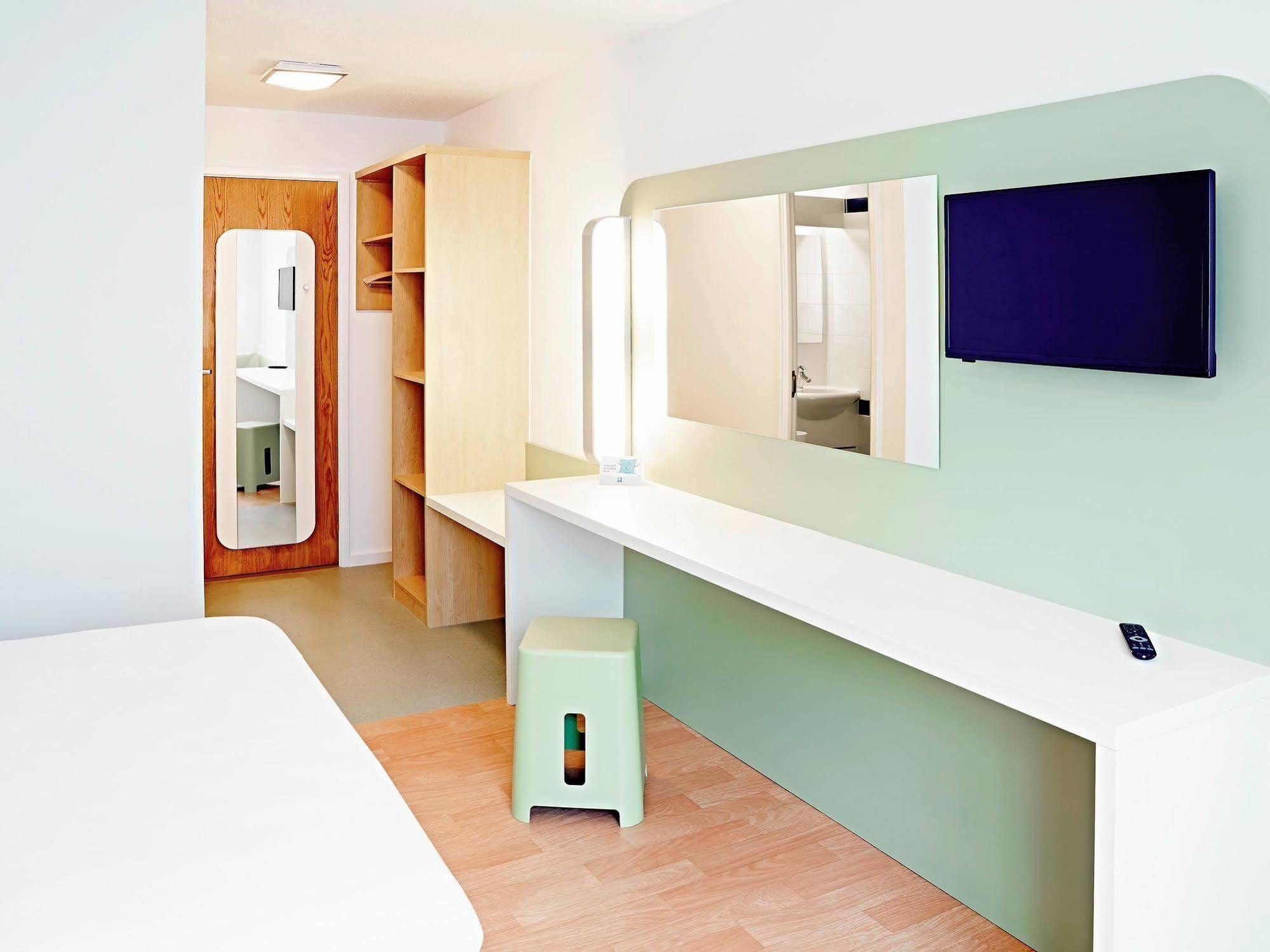 Warrington Motel, J20 M6 Lymm Services Exteriér fotografie